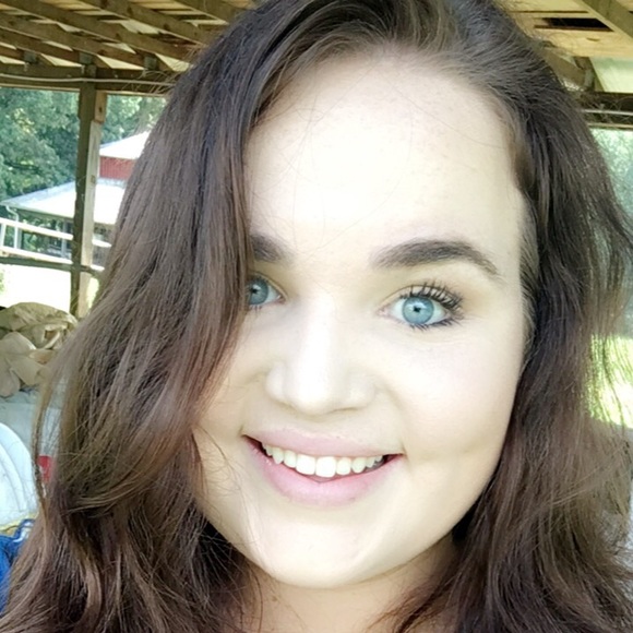 Meet your Posher, Alicia - Picture 1 of 1